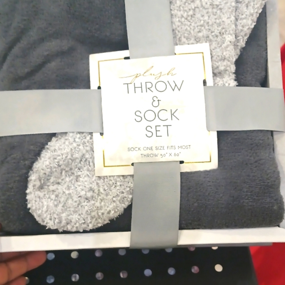 Plush Throw & Sock Set - Gray
